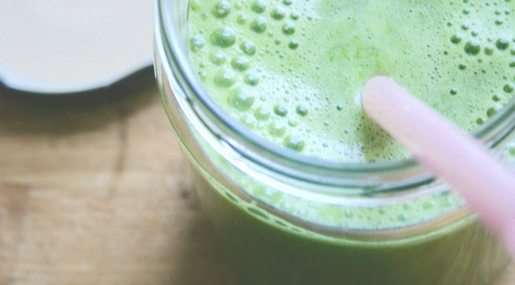 10-Reasons-Why-Drinking-One-Green-Smoothie-Day-Will-Change-Your-LIFE-FM-